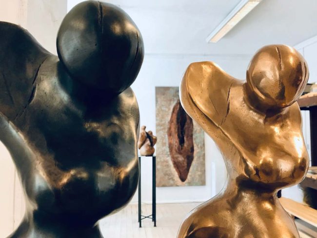 Skulptur Pia Bohr schwarz-gold