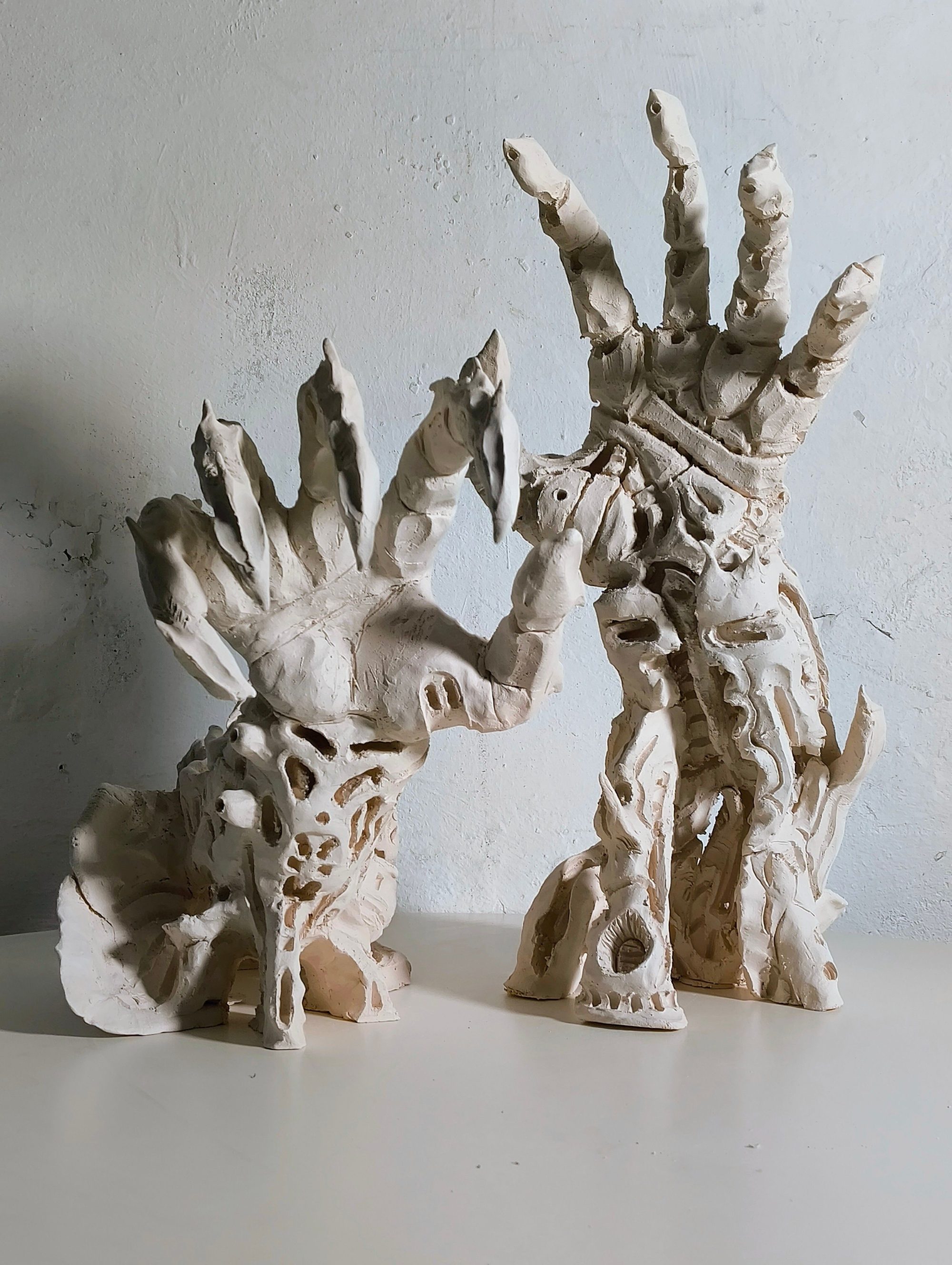 Felix Meermann, Hands, 61x57x48, Keramik, 2025